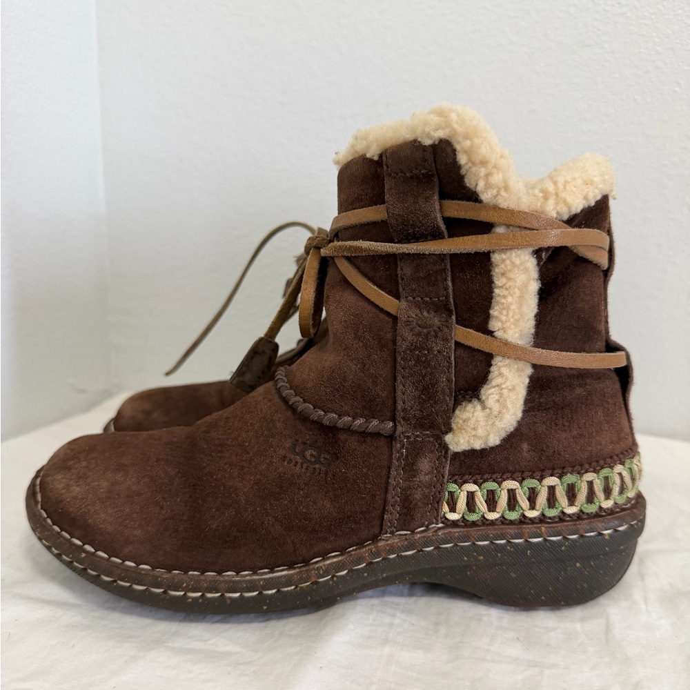 Ugg Cove Dark brown ankle boots 5178 Genuine Sheepskin size 7 - Picture 11 of 14